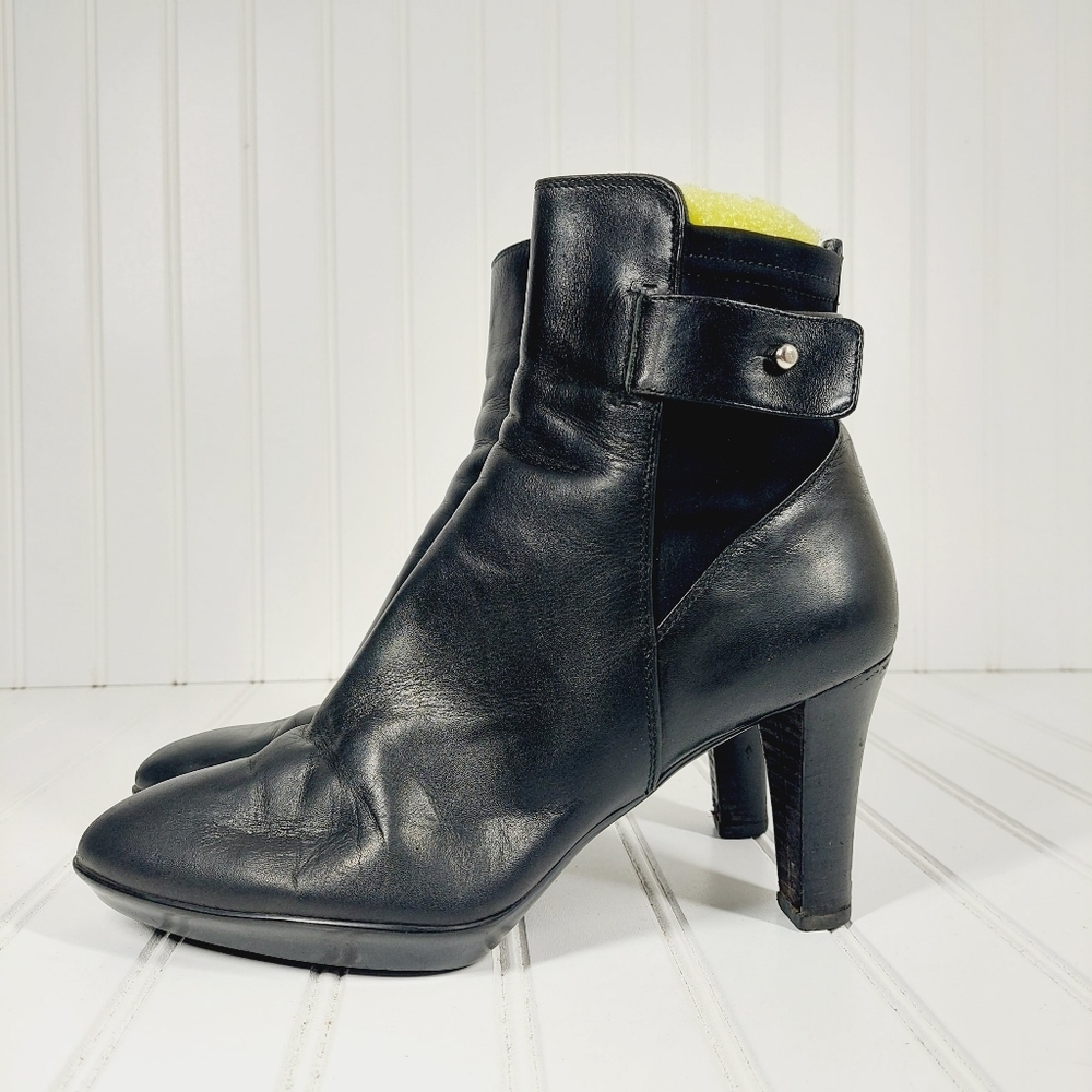 Aquatalia Rouge Royal Black Leather Slip On Pointed Toe Heeled Ankle Boots B325